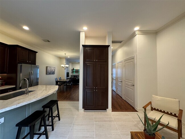 Building Photo - 2540 Prospect St