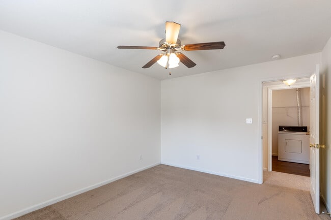 Building Photo - 5015 CARRIE RIDGE Dr