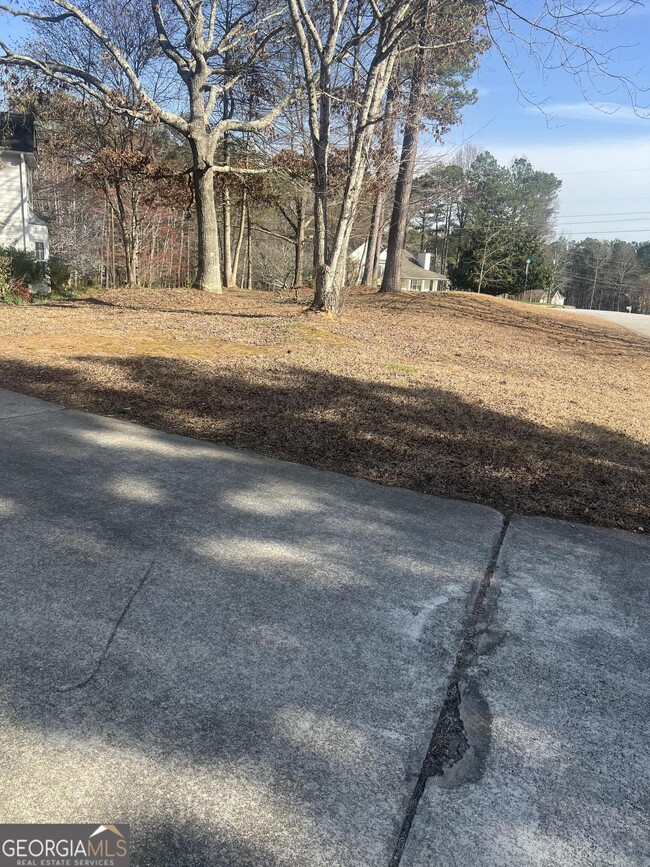 Building Photo - 8606 Foxridge Dr