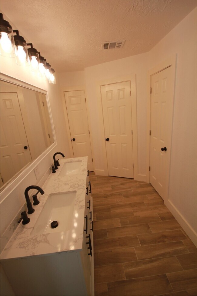 Building Photo - 21323 Park Wick Ln