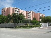 Building Photo - One Bedroom Apartment in Santa Clara