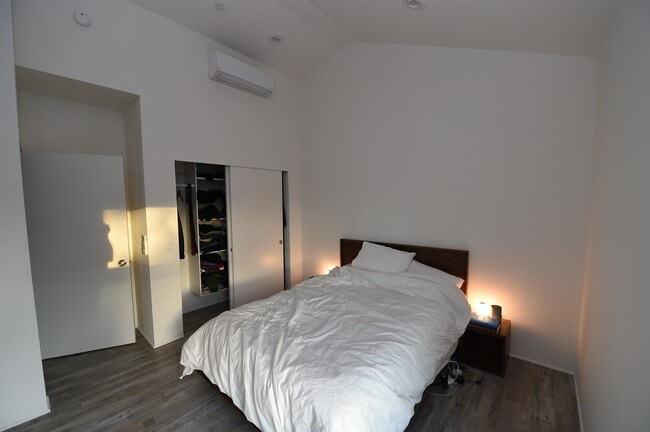 Building Photo - 1509 Cabrillo Ave