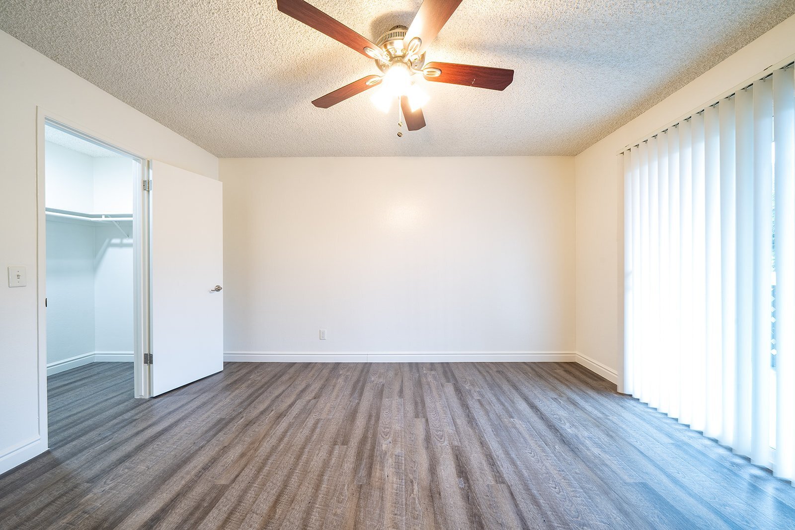 Building Photo - 1145 Meadow Lake Dr