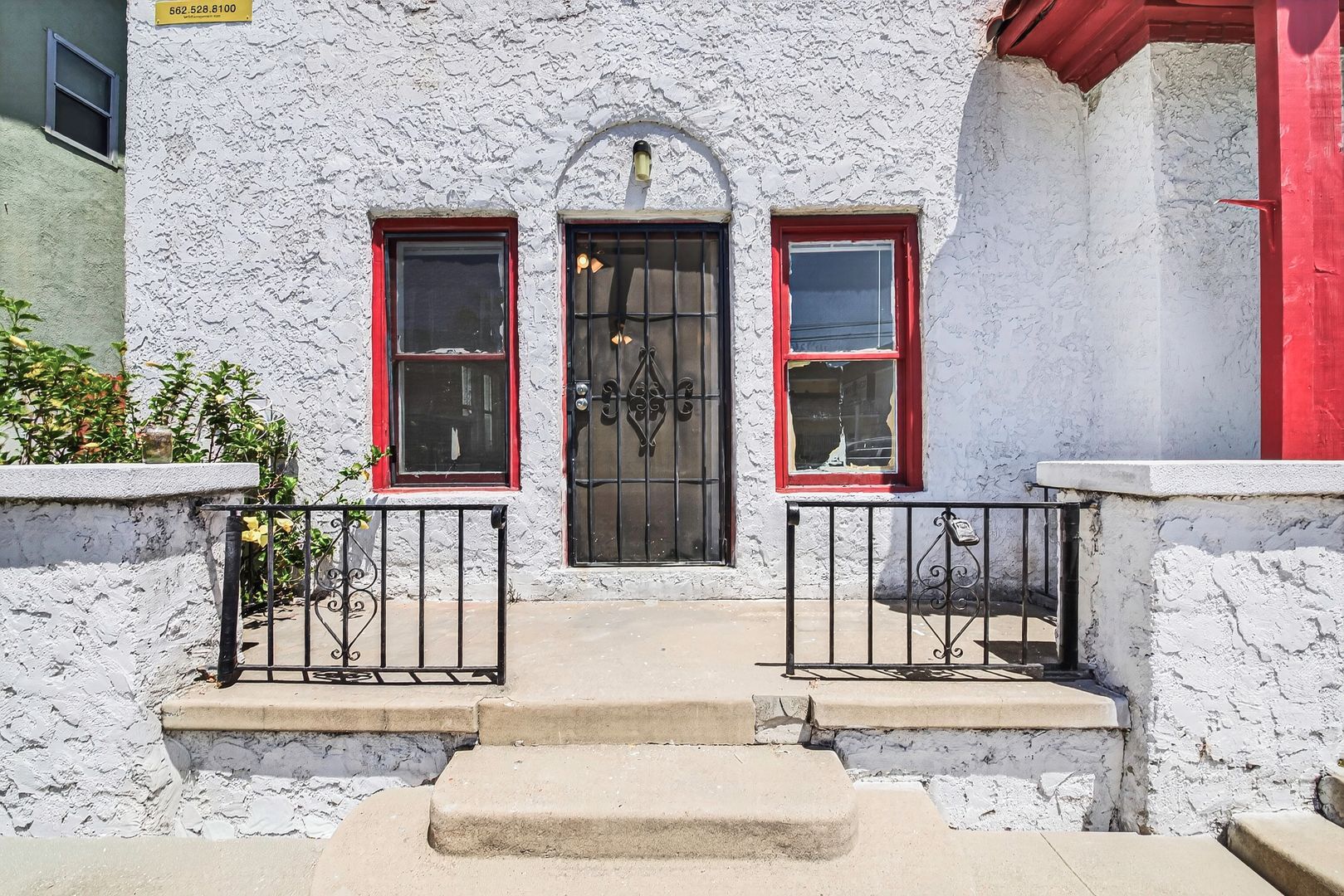 Building Photo - 1045 E 4th St