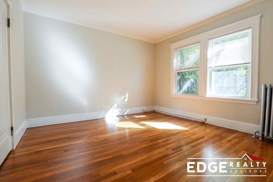 Building Photo - 67 N Crescent Circuit