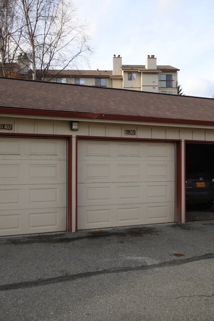 Building Photo - 2 Bedroom Condo on a Lake!