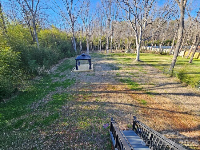 Building Photo - 1002 Crawford Rd