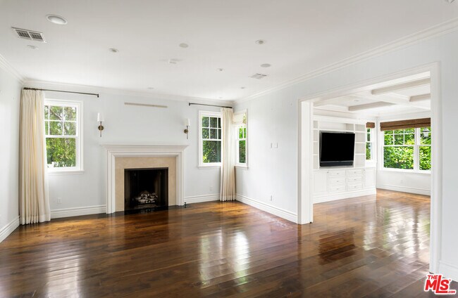 Building Photo - 501 Toyopa Dr