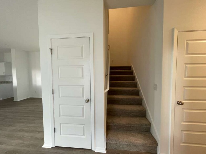 Building Photo - 6721 SW Dignity Ave