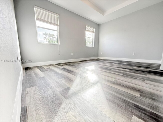 Building Photo - 134 SE 28th Ter