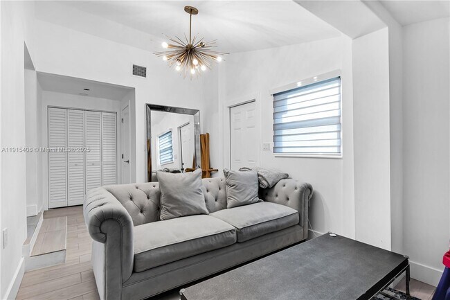 Building Photo - 6860 SW 37th St