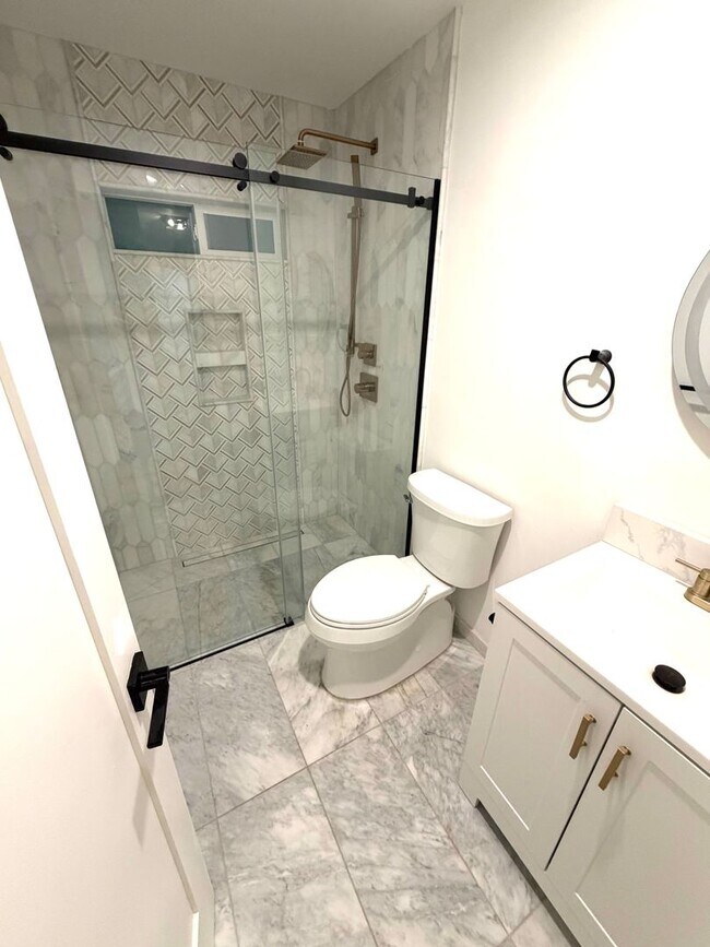 Building Photo - Beautifully Renovated Midtown Sacramento Apartment with Private Backyard Patio!