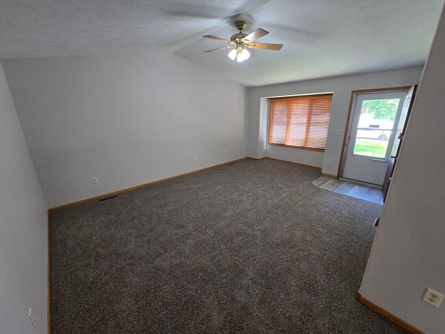 Building Photo - Duplex!