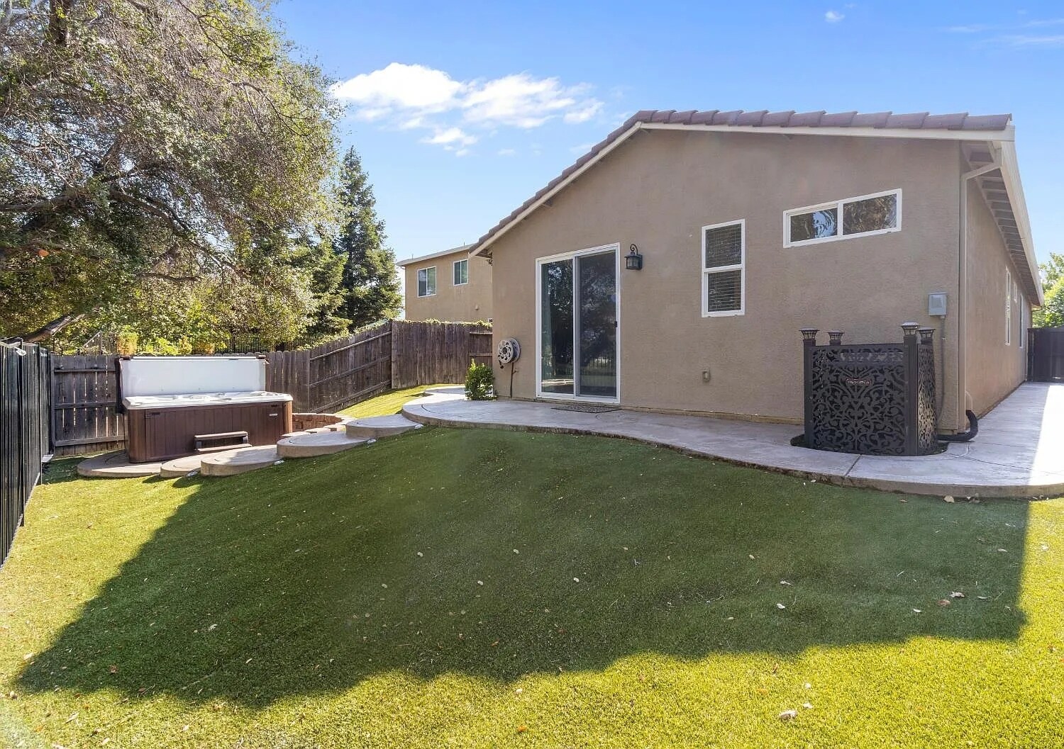 Building Photo - 325 Indian Runner Ct