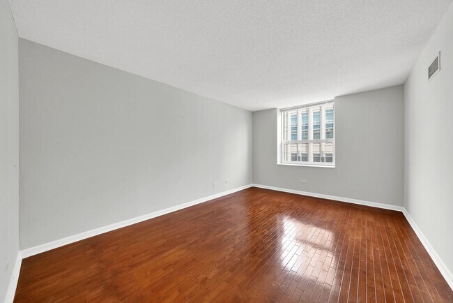 Building Photo - 545 N Dearborn St