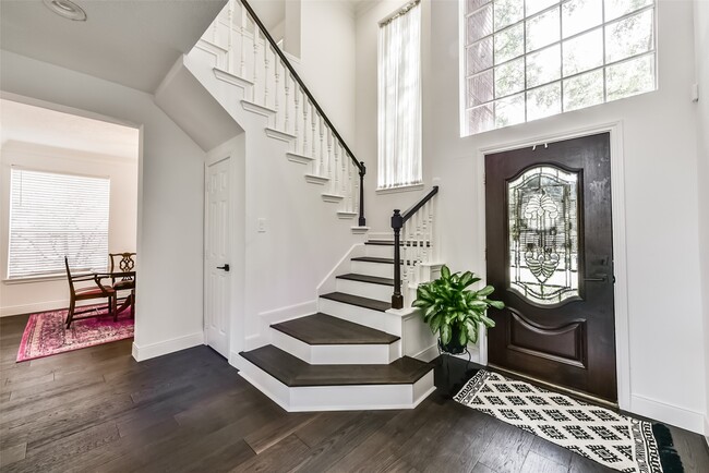 Building Photo - 1322 Blackthorne Dr