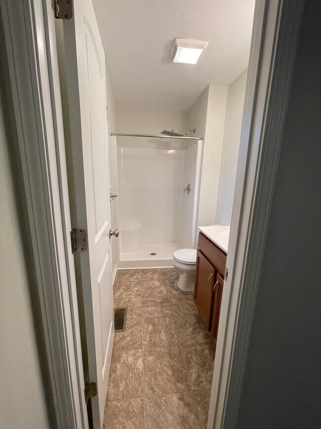 Building Photo - 104 Melody Ct