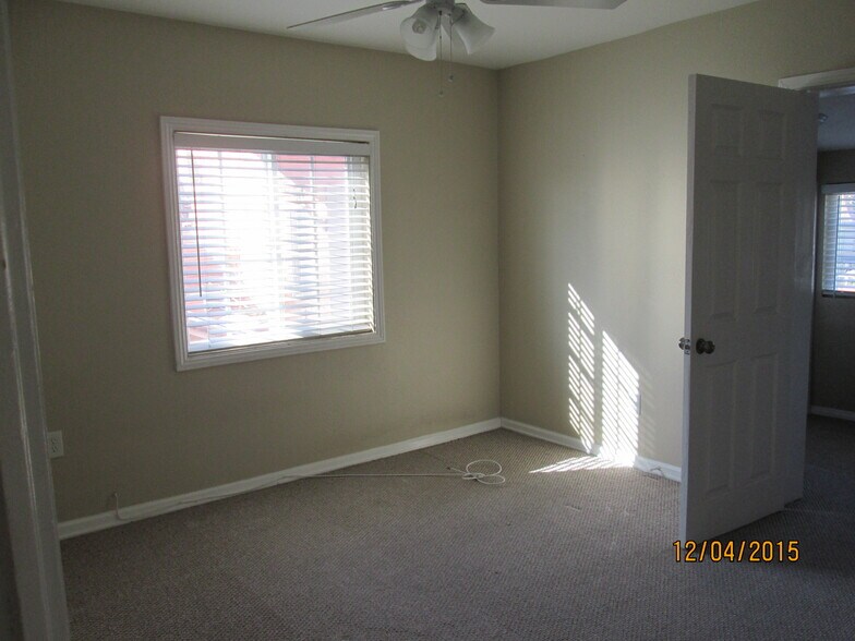 Building Photo - 1153 W 37th Pl