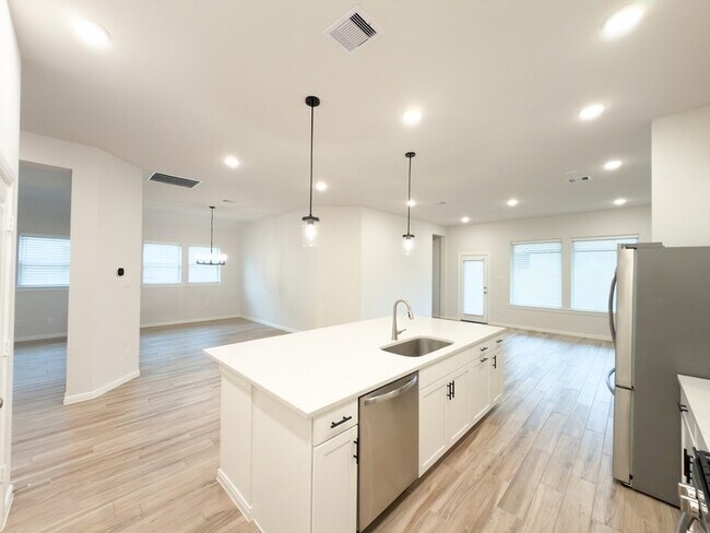 Building Photo - 42504 Rustico Rd