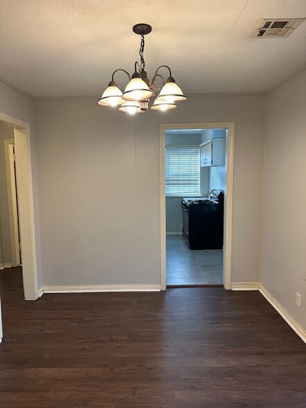 Building Photo - 2132 NE 19th Ave