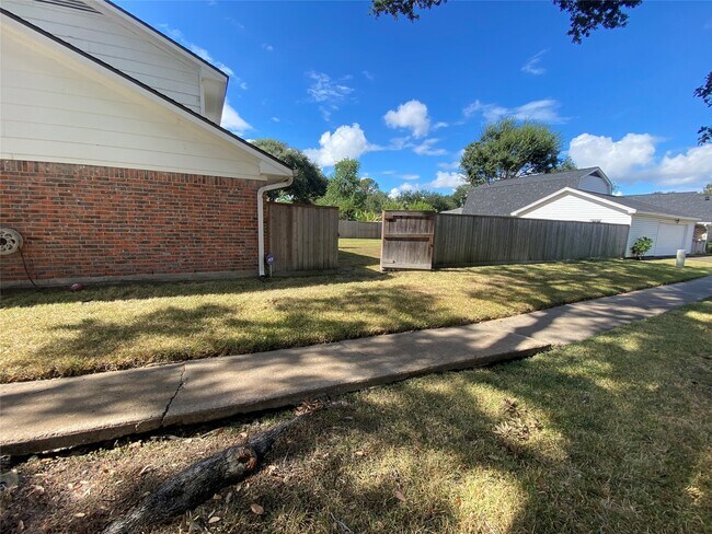 Building Photo - 11702 N Petersham Dr