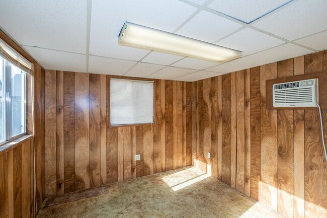 Building Photo - 3 Bedroom 1 Bath in Tulsa