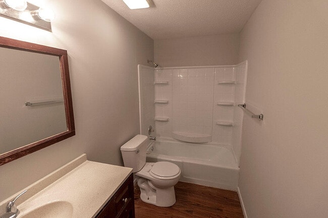 Building Photo - 1305 N Golf Blvd