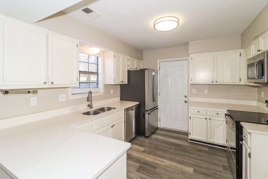 Building Photo - 2464 Green Glen Dr