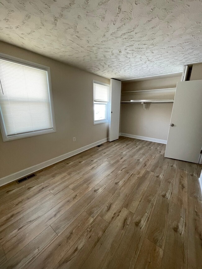 Building Photo - Hallam Court