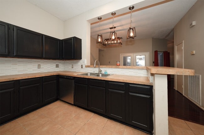 Building Photo - 13563 Catalina Village Dr