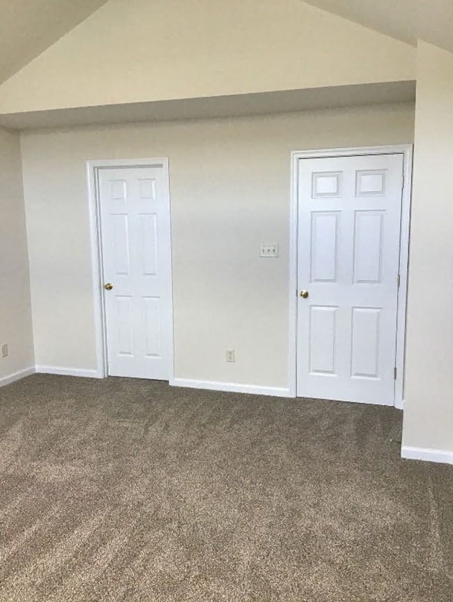 Building Photo - 3-bedroom, 2.5-bathroom Townhome