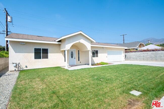 Building Photo - 1221 N Azusa Ave