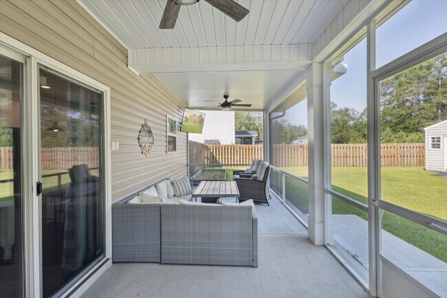 Building Photo - Spacious 4BR Home with Screened Porch & Fenced Yard in Effingham