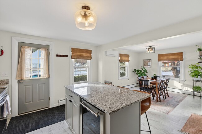 Building Photo - 3BR Cape Available 2/1