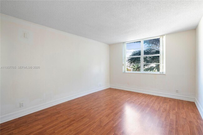 Building Photo - 6770 Indian Creek Dr