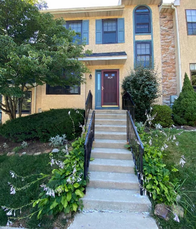 Building Photo - 3 Bedroom 2.5 Bath Townhouse in Woodlands Community of West Chester