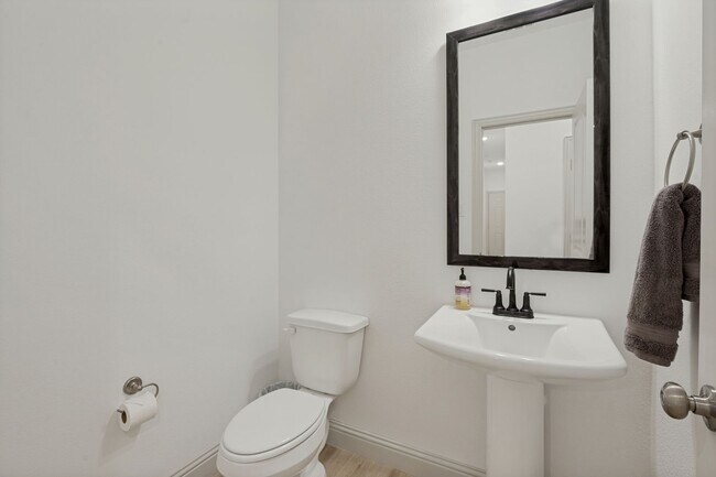 Building Photo - 8895 Stablehand Mews