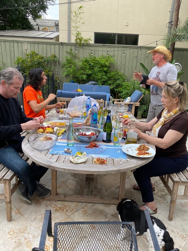 Building Photo - 2220 Colquitt St