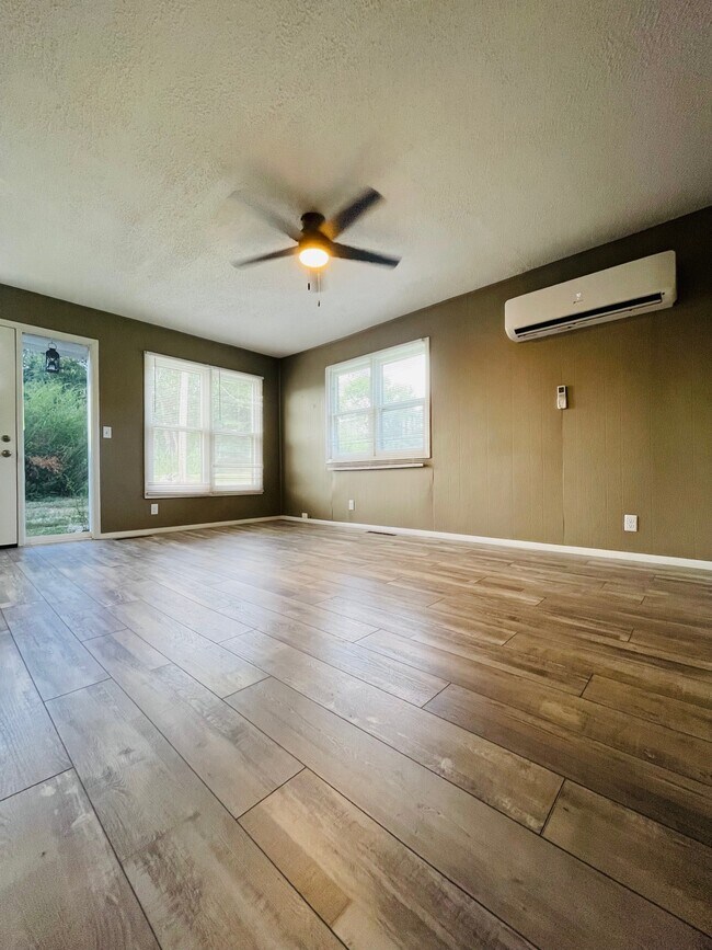 Building Photo - Branson Single Family Home
