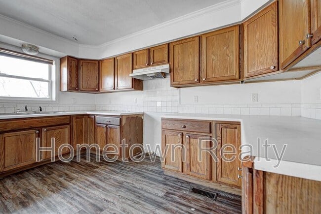 Building Photo - 2701 S Phillips Ave