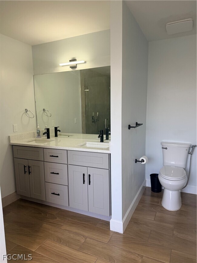 Building Photo - 4133 SW 7th Ave