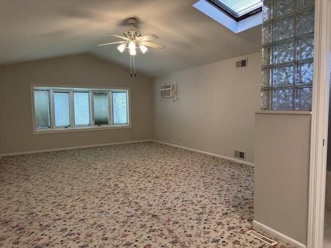 Building Photo - 1920 E Peachtree Dr