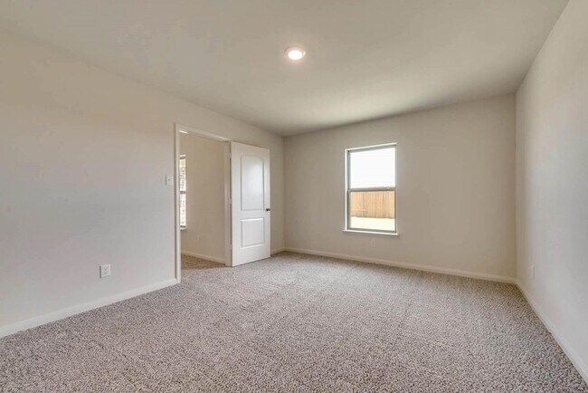 Building Photo - 3082 Chillingham Dr