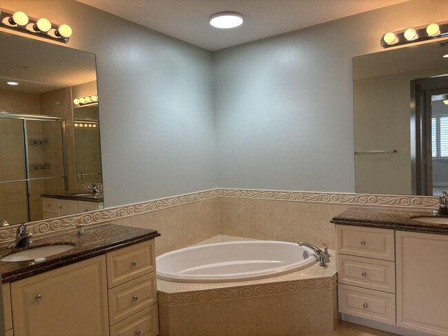 Building Photo - 7 Harbour Isle Dr E