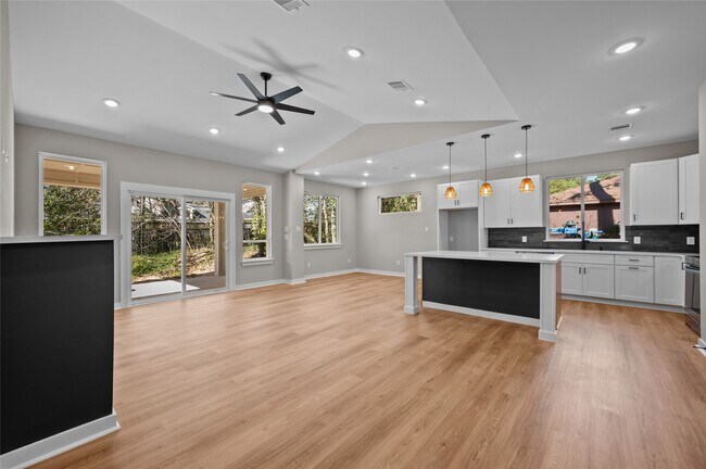 Building Photo - 28411 Champion Oaks Dr