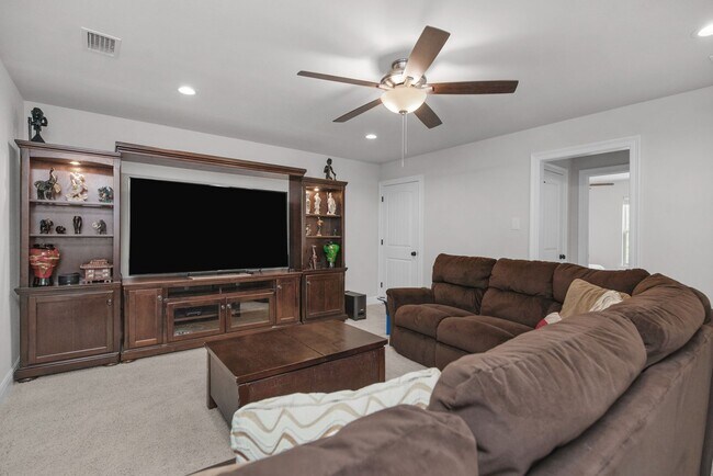 Building Photo - 5718 Oak Hvn Ln