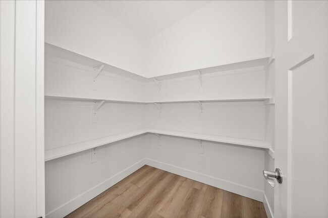 Building Photo - $3,375 - 4 Bed / 3 Bath Stunning Brand New...