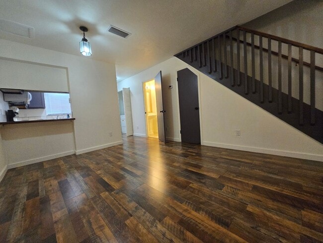 Building Photo - 2/1.5 in Foxmoor!