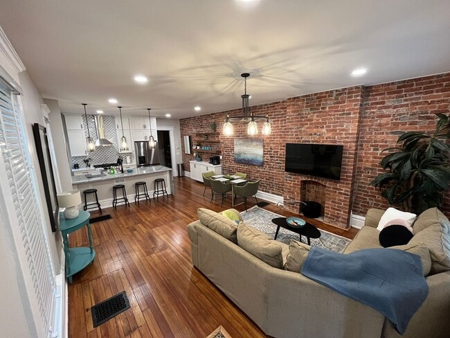 Building Photo - Dennison Ave 866-868 CR