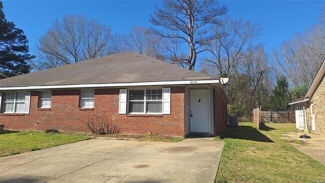 Building Photo - 2695 Whispering Pine Dr